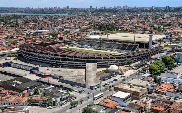 Estádio Rei Pelé completa 53 anos com um pé no passado e outro no futuro