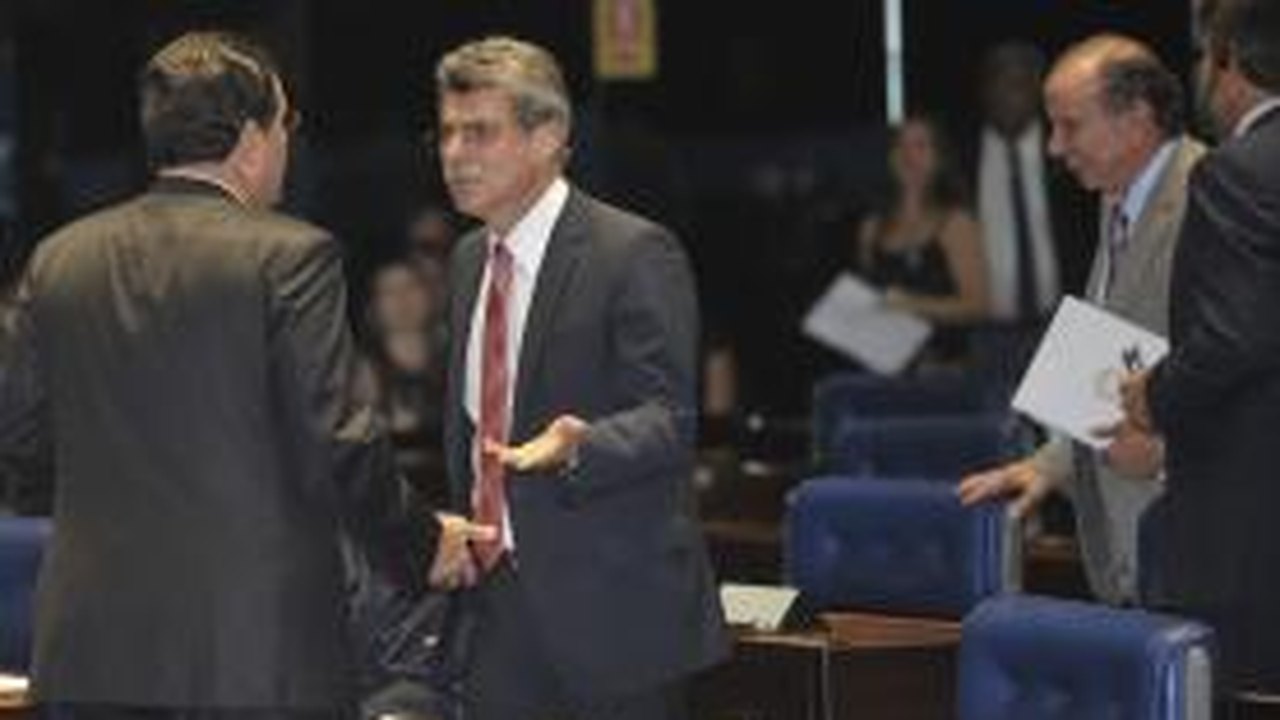 Renan determina instalação de CPIs da Petrobras e do Metrô de SP