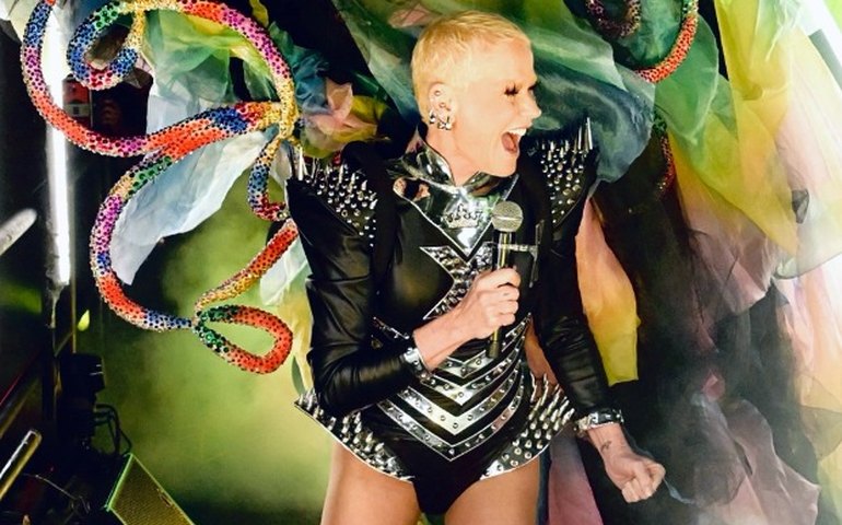 Show de Bad Bunny teria referências à Xuxa? Fãs notam semelhanças com clipe da apresentadora