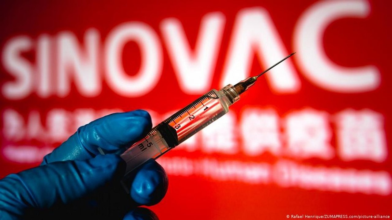 Anvisa autoriza retomada de testes da Coronavac
