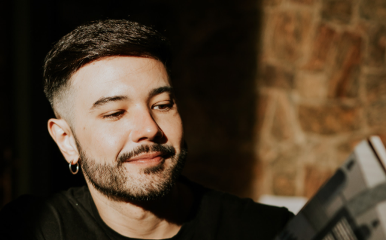 Conexão e representatividade em HQ: roteirista Mario Oshiro e ilustradora Dominic Amaral lançam uma tragicomédia romântica LGBT