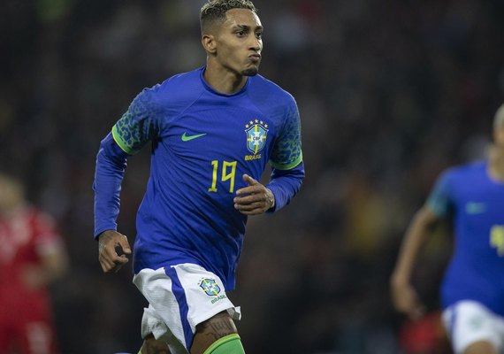 Raphinha e Vinicius Júnior são indicados ao prêmio Bola de Ouro