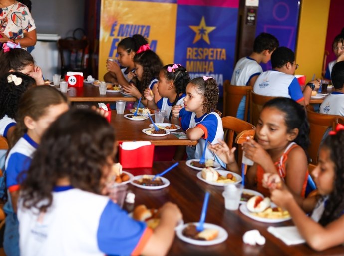 Estudantes de escolas municipais vão participar da Semana da Criança Abrasel