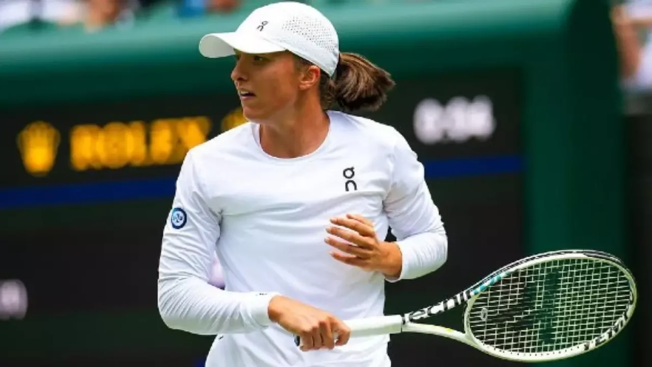 Iga Swiatek arrasa na estreia em Cincinnati; atual campeão, Borna Coric leva virada