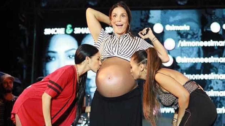 Ivete aparece de surpresa e canta em show de Simone e Simaria