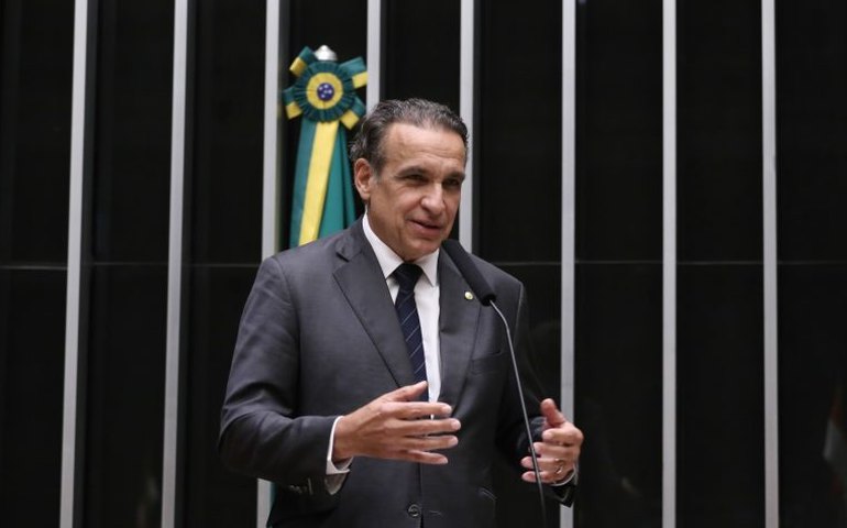 Comissão aprova regra que cobra multas antigas do ex-proprietário e cria novo seguro obrigatório