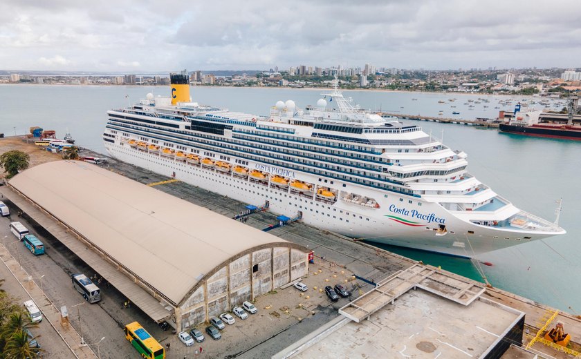 Primeiro navio da temporada 24/25 de cruzeiros chegou em Alagoas nesta segunda (18)