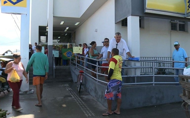 Desabastecimento de caixas eletrônicos obriga moradores de Pão de Açúcar a sacar dinheiro em outras cidades