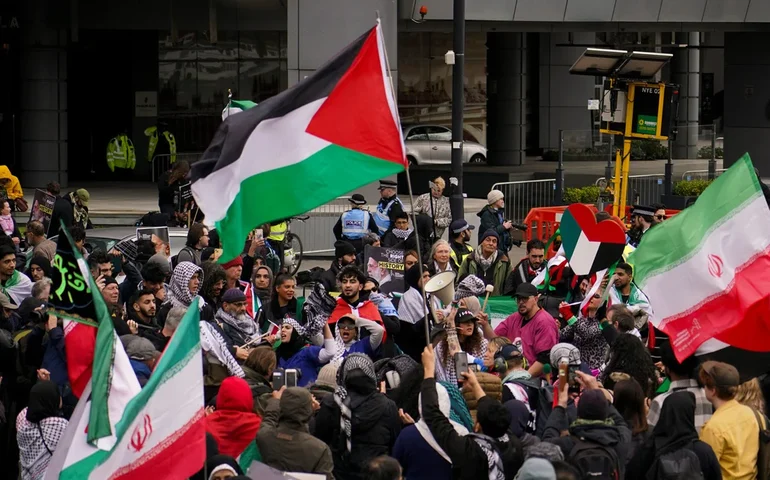 Marcha pró-iraniana reúne milhares em Londres