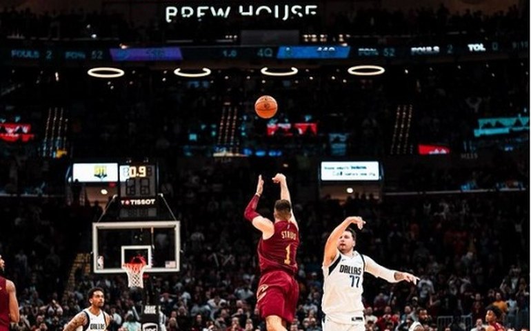Com cesta histórica, Strus converte segundo arremesso de maior distância para vencer um jogo da NBA