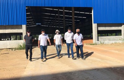 Beneficiada com incentivos fiscais do estado, indústria de carpetes vai gerar mais de 800 empregos em AL