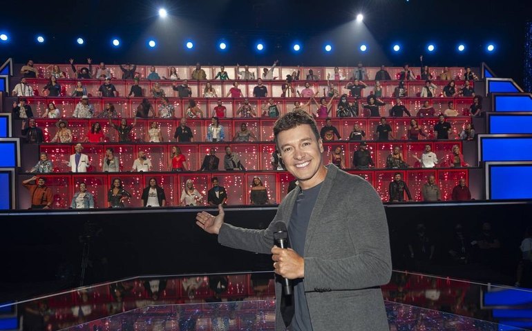 &#8216;Canta Comigo&#8217; estreia com Carol Concê, cantora &#8216;genérica&#8217; de Karol Conká