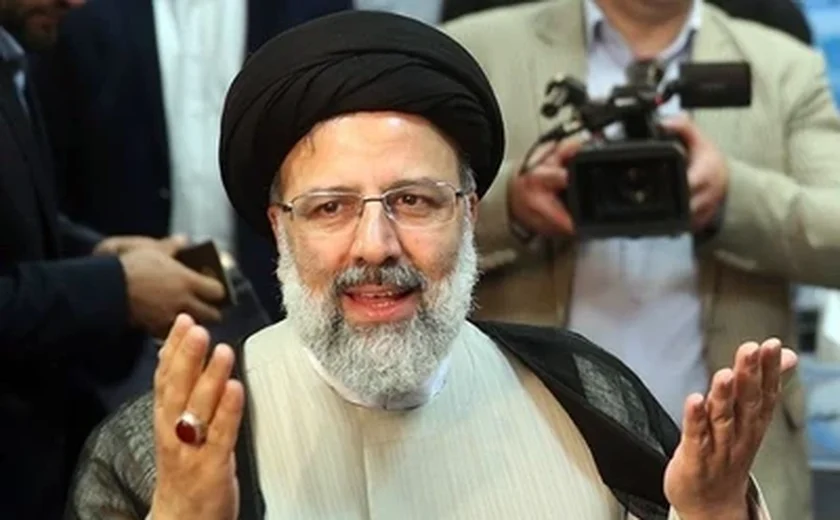 Morte de Ebrahim Raisi embaralha planos de sucessão 'tranquila' do líder supremo do Irã, Ali Khamenei