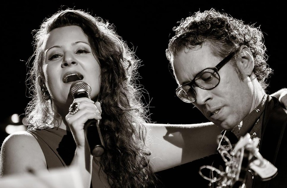 Divina Supernova é formada pelos multi-instrumentistas Ana Gal e Júnior Bocão / Foto: Foto: Divulgação