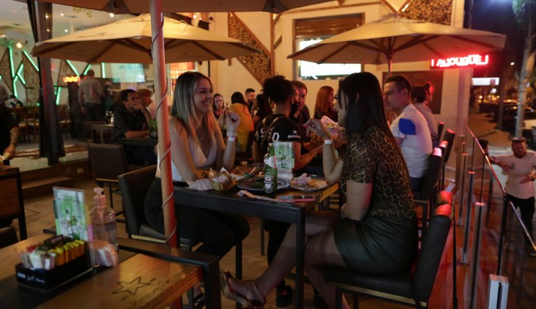 Dívidas acumuladas na pandemia atrasam recuperação de restaurantes