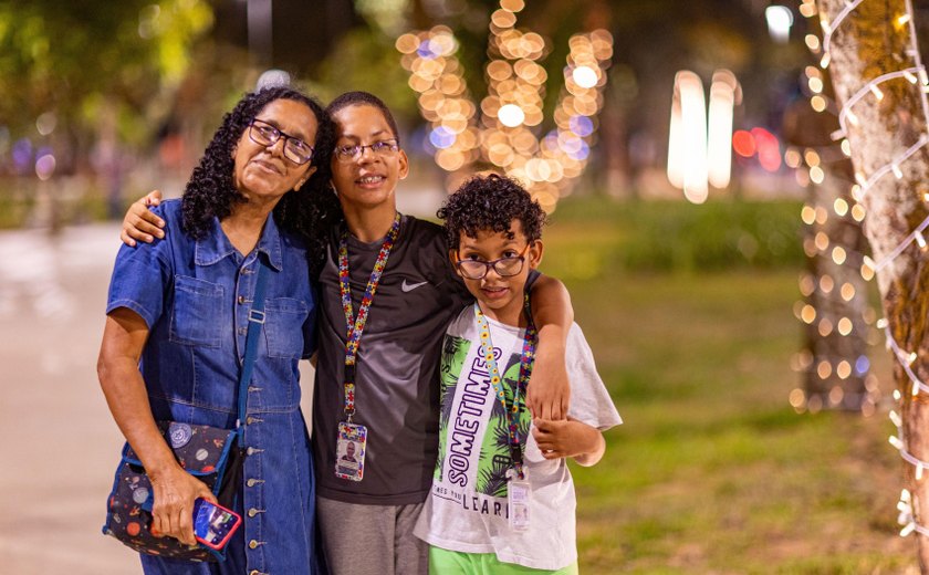 Parque Centenário em Maceió recebe luzes de Natal e atrações instagramáveis