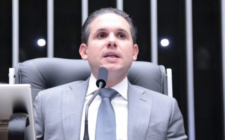 Motta condiciona votação sobre combustíveis à retirada de urgência de projeto da jornada