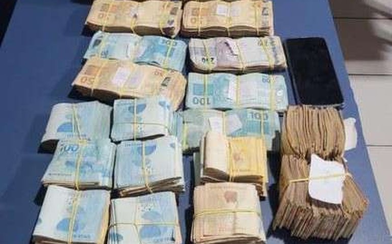 PRF apreende R$ 185 mil em espécie durante abordagem em Palmeira dos Índios