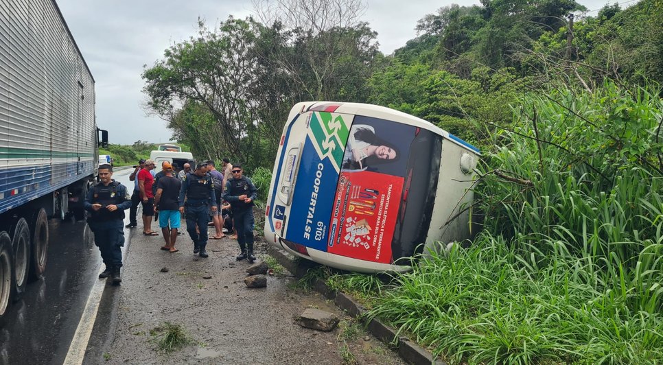 Acidente na BR-101, em Rosário do Catete / Foto: Foto: redes sociais