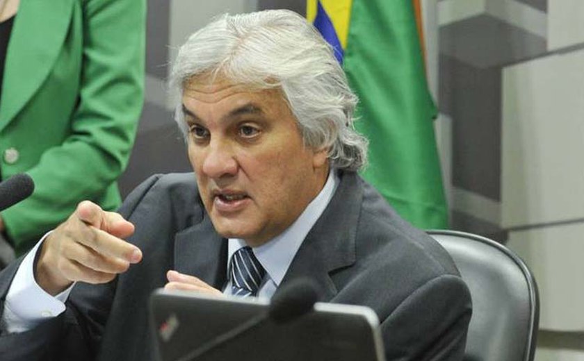 Delcídio do Amaral presta depoimento ao juiz Sérgio Moro em Curitiba