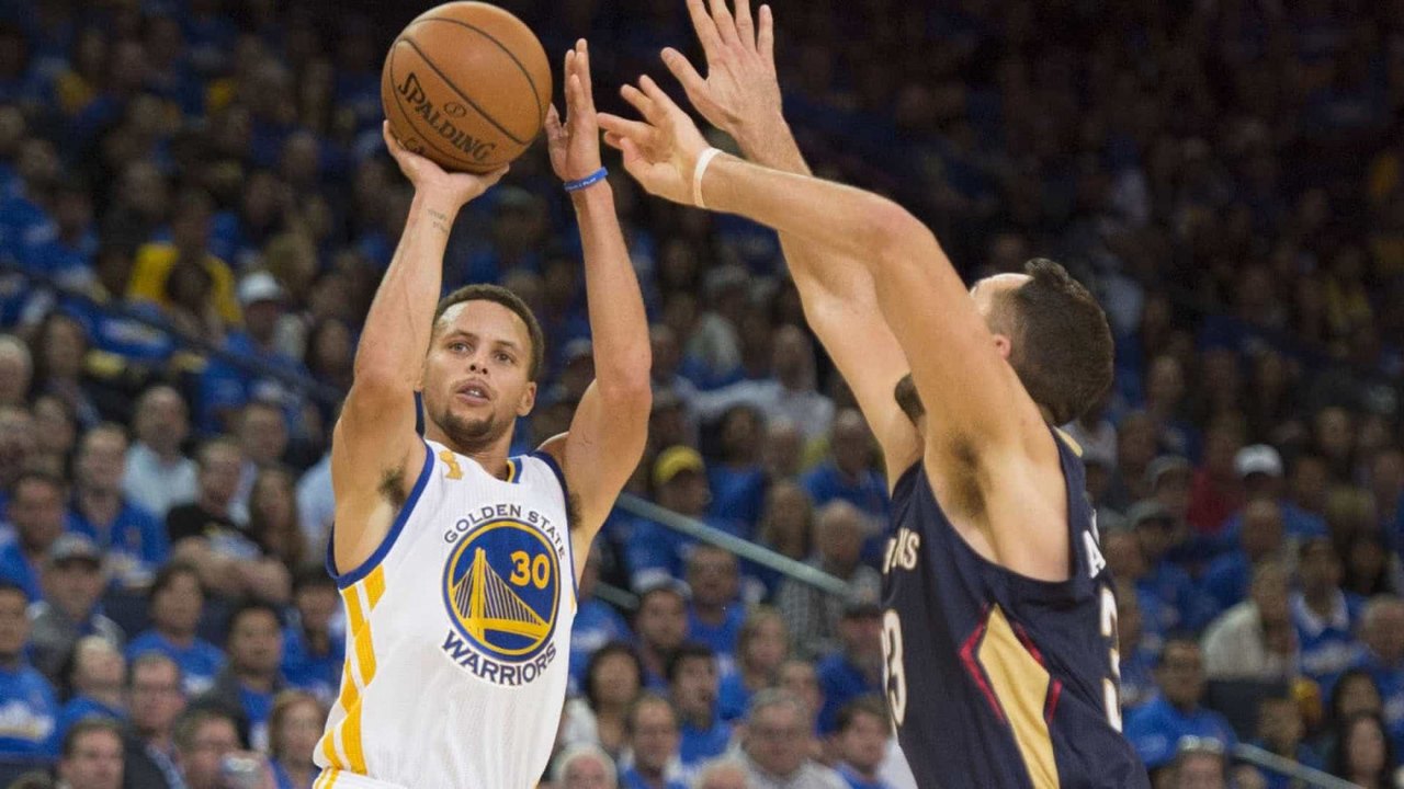 Curry comanda, Warriors derrotam Heat em casa e reagem na NBA