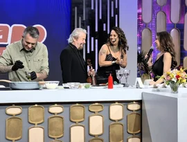 Adriana Sanchez é uma das convidadas da reunião de amigos de Amanda Françozo