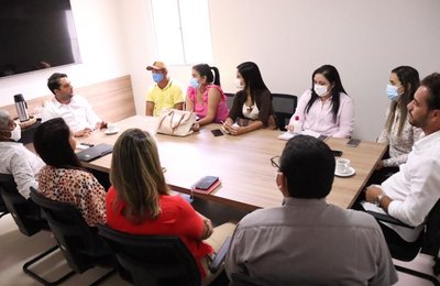 Prefeito de Santana do Mundaú reúne secretariado para alinhar planejamento de ações