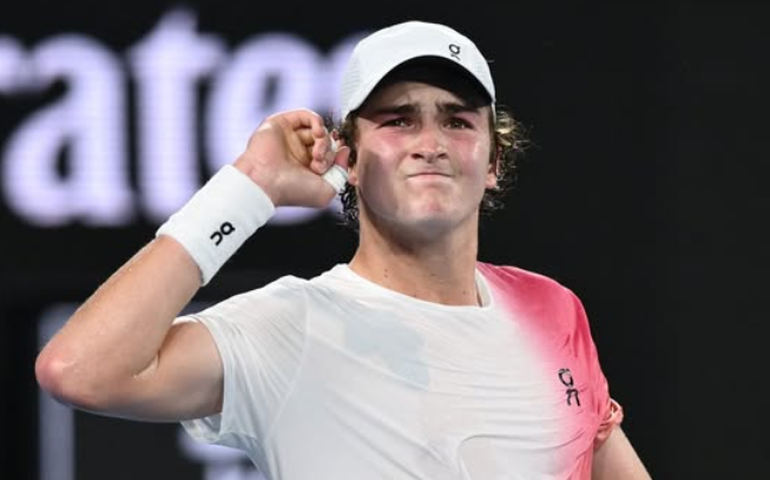 Pontaço de João Fonseca no Rio Open é eleito 'a jogada do mês' de fevereiro pela ATP