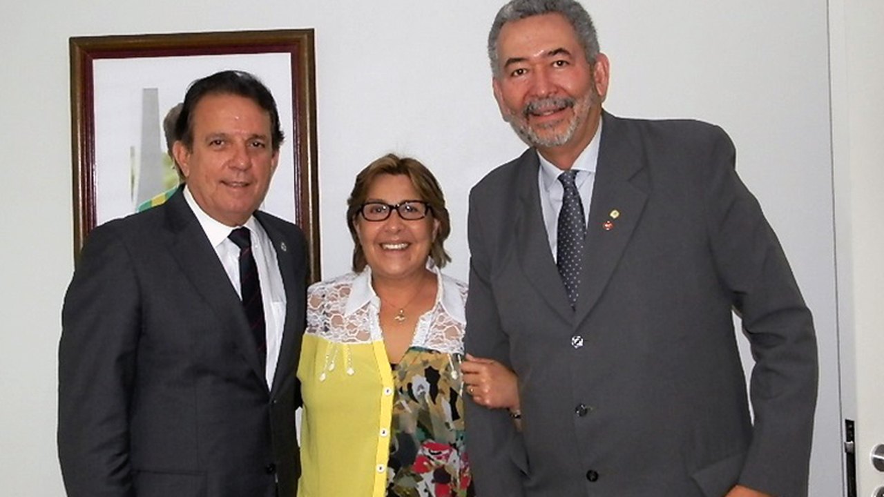 Célia busca recursos para Saúde