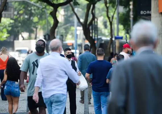 Desalento alcança 3,455 milhões de pessoas no trimestre até abril, afirma IBGE