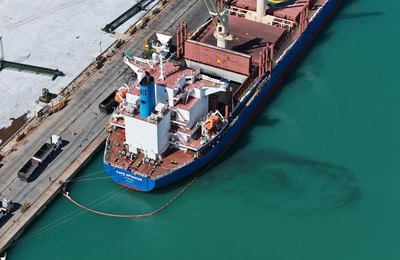 IMA multa empresa por contaminar o mar com subproduto do petróleo no Porto de Maceió