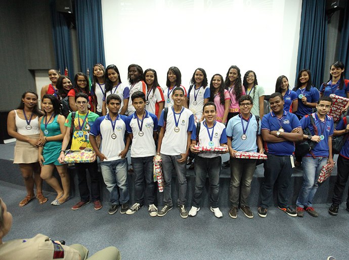 Esmal premia estudantes vencedores da 3ª edição do Concurso de Redações