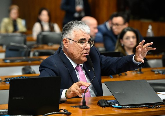 Senado analisa projeto que obriga escolas a notificarem casos de suicídio e automutilação