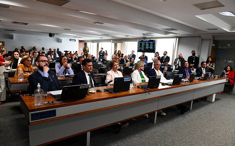 Senadores divergem sobre afronta a STF em marco temporal das terras indígenas