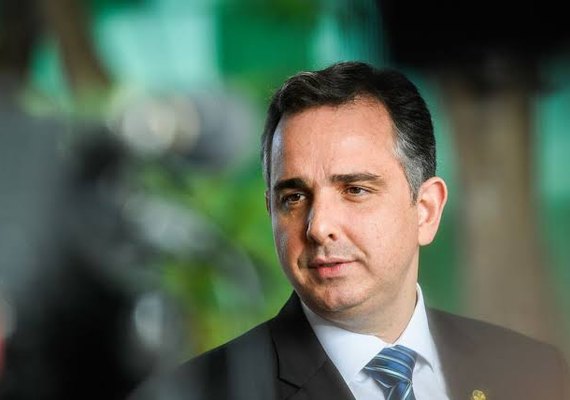 Jantar reúne senadores e ministros do STF