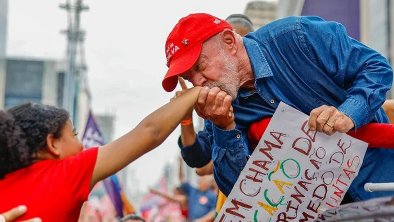 Lula agradece à juventude brasileira e critica big techs em discurso de vitória
