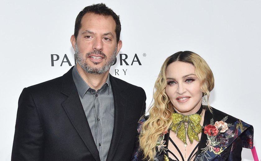 Quem é Guy Oseary, o empresário de Madonna que escreve livros e é casado com modelo brasileira