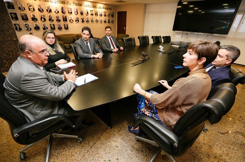 PGE propõe mutirão de processos de execução fiscal à Presidência do TJAL