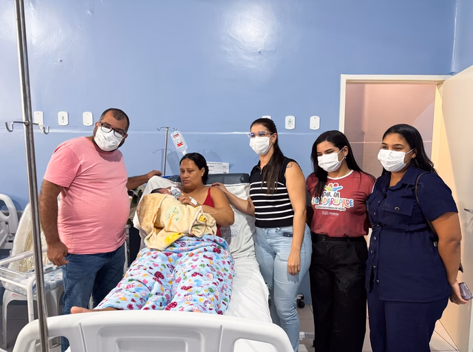 Gestantes atendidas na Santa Casa de Penedo recebem enxoval para bebê da Secretaria de Assistência Social
