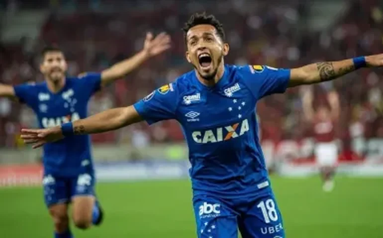Rafinha, ex-Cruzeiro, tem rede invadida por argentinos após ser confundido com xará da seleção