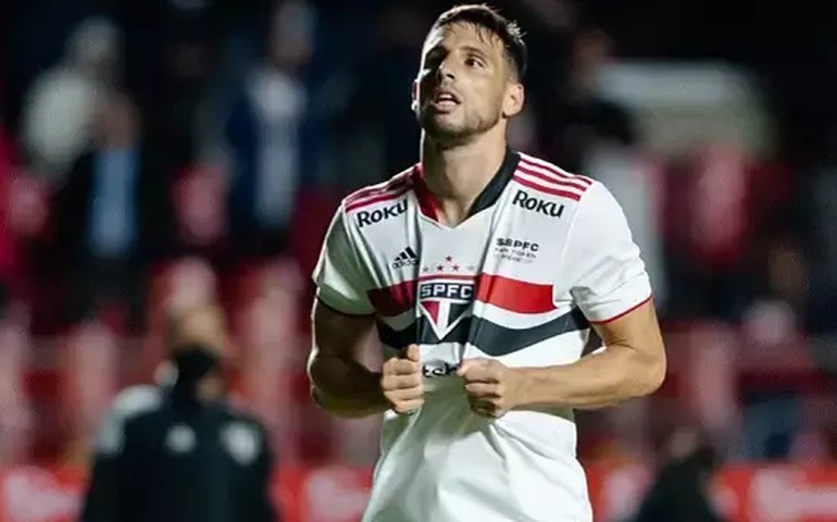 Calleri elogia presença ofensiva do São Paulo e condena falta de poder de decisão