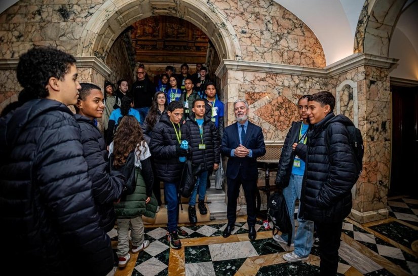 Em Londres, alunos em intercâmbio são recebidos na Embaixada Brasileira