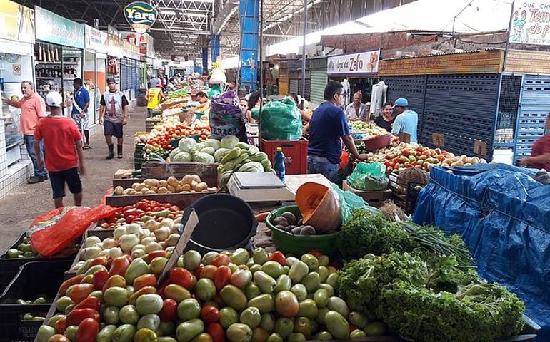 Confira o funcionamento de mercados e feiras neste feriadão
