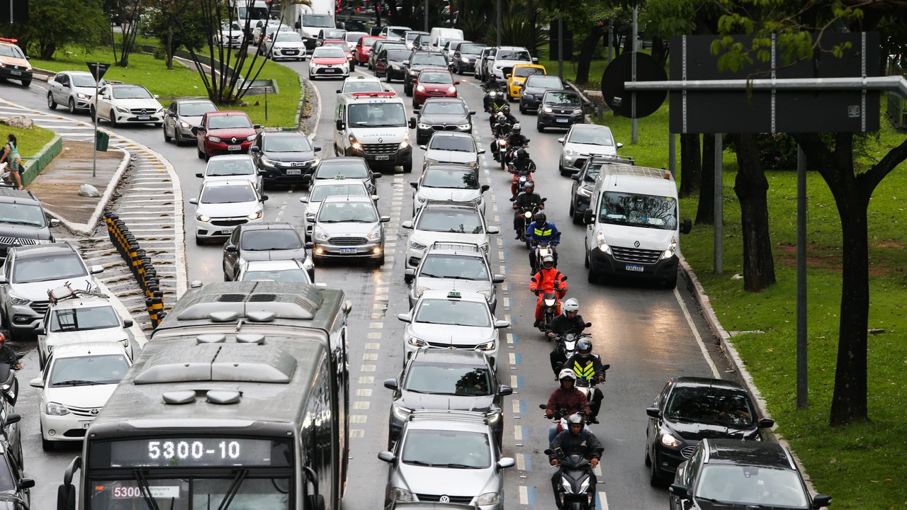 Cada vez mais velha, frota nas ruas está perto de 11 anos de uso