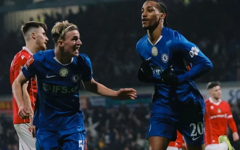 Chelsea supera o Wrexham na prorrogação e avança às quartas de final