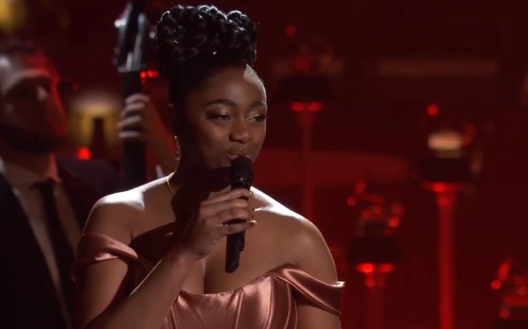 Voz madura da jovem jazzista Samara Joy se impõe no burburinho do C6 Fest