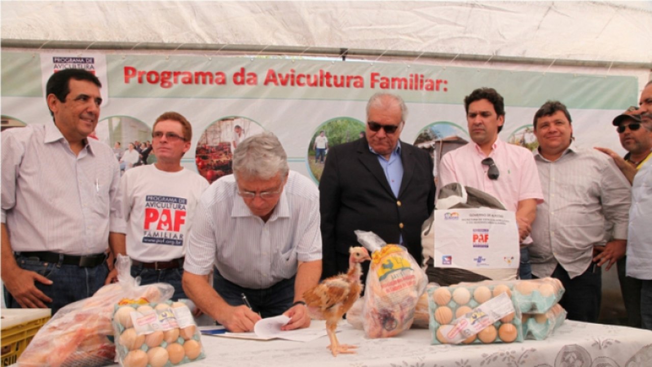 Agricultores do Sertão começam o ano bem com entregas de aves e ração