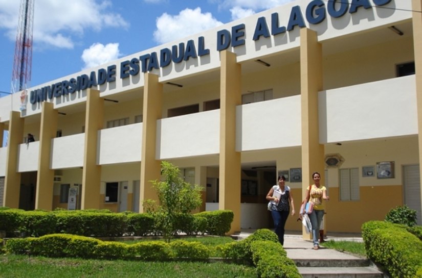 Renan Filho assina ordem de serviço para construção da Casa do Estudante