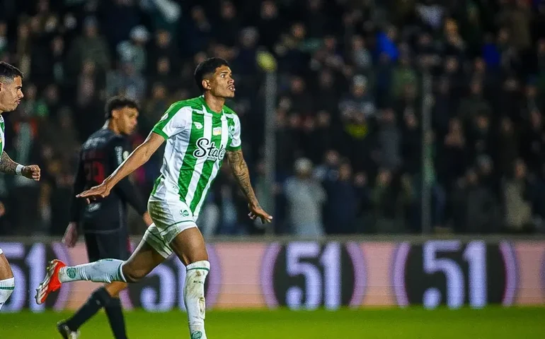 Esporte: confira as partidas de futebol do final de semana