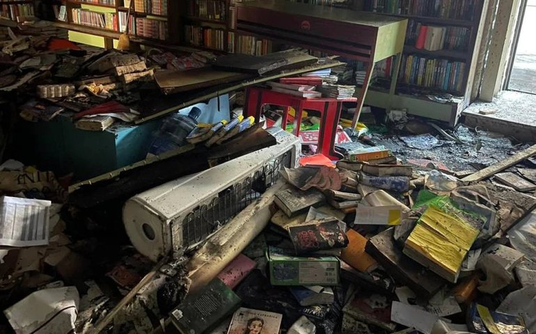 Incêndio atinge livraria infantil e destrói obras na Itália